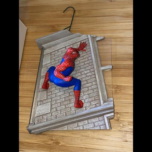 Hallmark Keepsake The Amazing Spider-Man Christmas Ornament Climbing Wall 2007 - Picture 4 of 5
